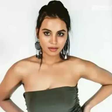 Maheen Mahi Photo