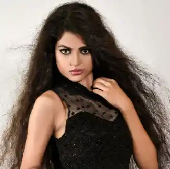 Shivangi Roy Photo